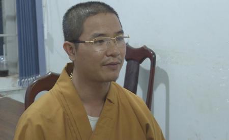 Lời khai của thầy chùa đập vỡ kính ôtô người đi đường
