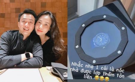 Đàm Thu Trang khoe quà 8/3 sớm của ông xã Quốc Cường