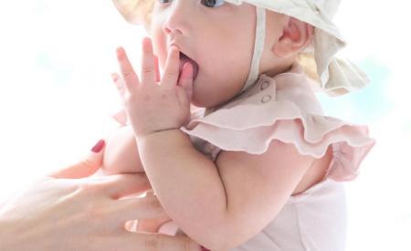 Tan chảy với hình ảnh con gái Lisa của Hà Hồ trong bộ ảnh kỷ niệm tròn 6 tháng tuổi