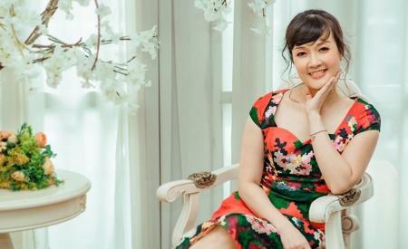 Nguyễn Đình Tú và Lương Thu Trang tổ chức sinh nhật đầy tình cảm cho nghệ sĩ Vân Dung, Long đần tranh thủ dịp này lấy lòng mẹ vợ 