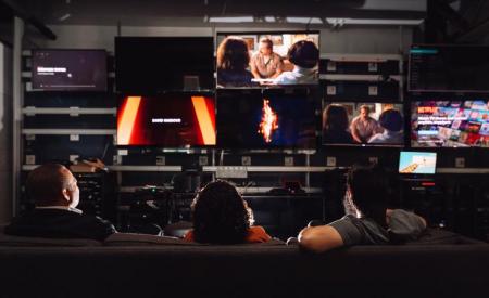 Netflix tính thêm phí cho người dùng muốn chia sẻ tài khoản từ năm 2023