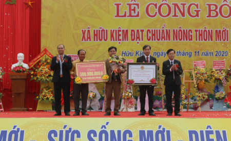 Kỳ tích xây dựng xã nông thôn mới ở huyện nghèo nhất nước