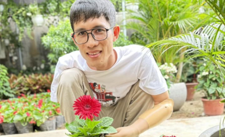 Nghị lực của thạc sỹ nông nghiệp mất đi hai cánh tay sau tai nạn