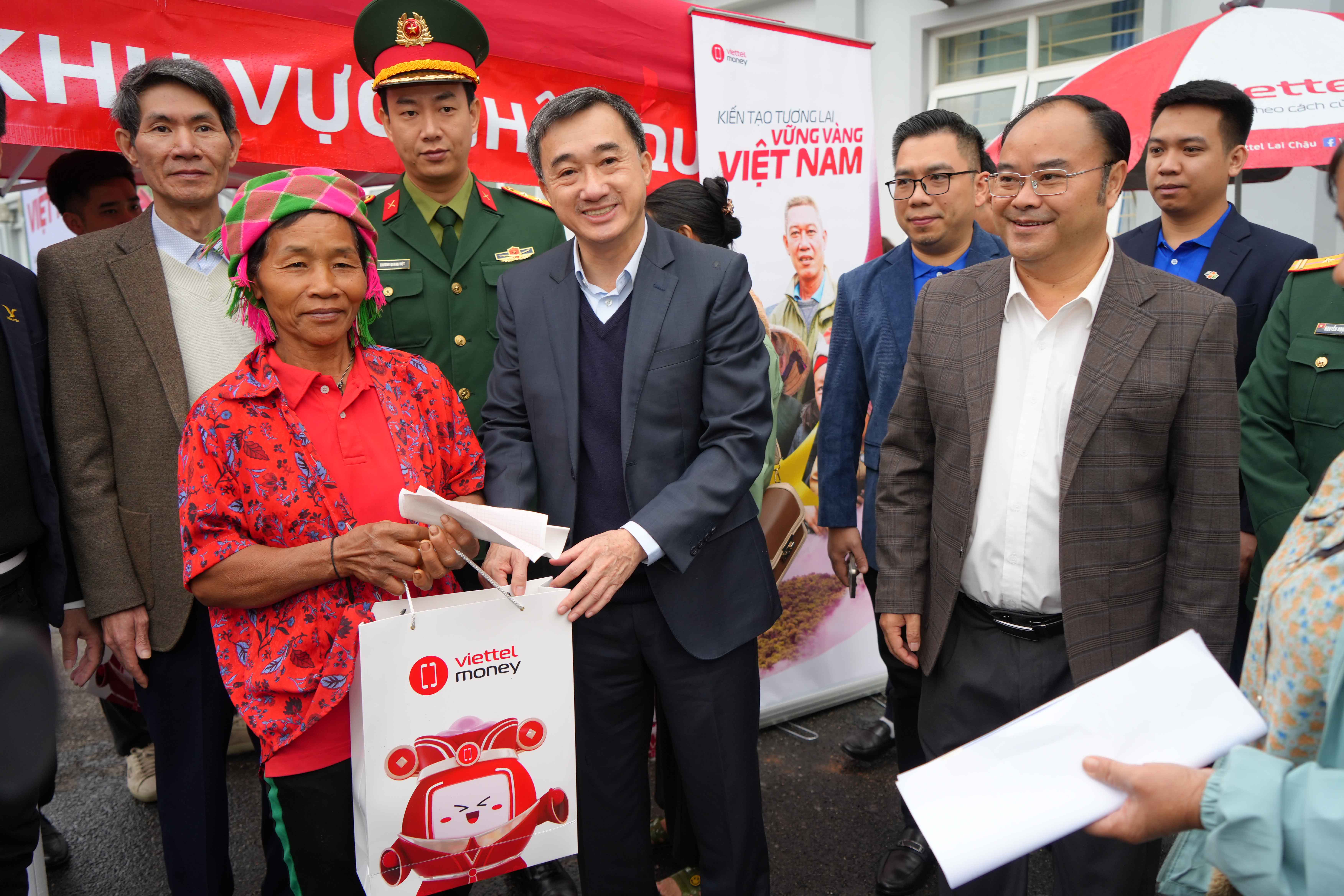 hanh-trinh-chuyen-dong-so-cua-viettel-money-tu-cham-soc-suc-khoe-cong-dong-den-pho-cap-tai-chinh-so-an-toan-1062.html